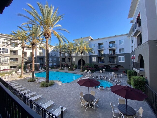 Building Photo - Anaheim Stadium Lofts - 1 Bedroom
