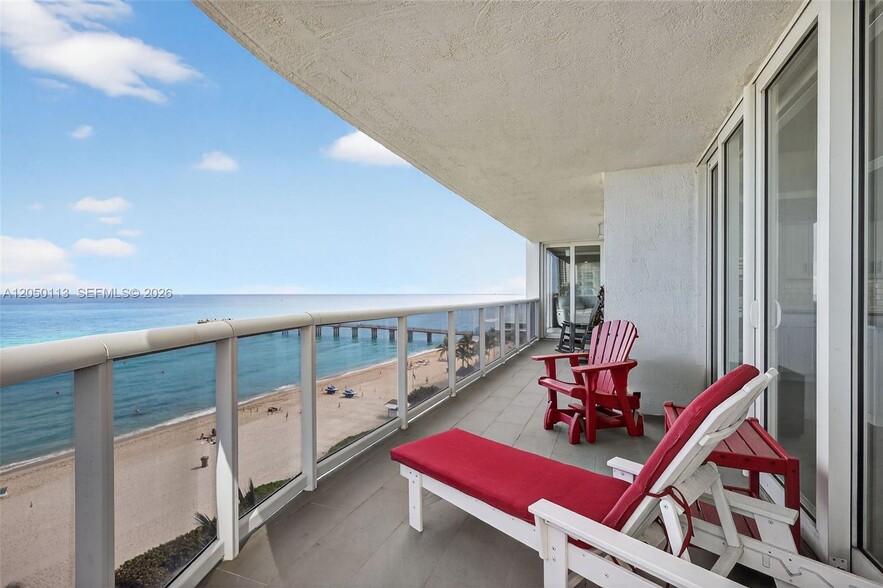 Building Photo - 16711 Collins Ave