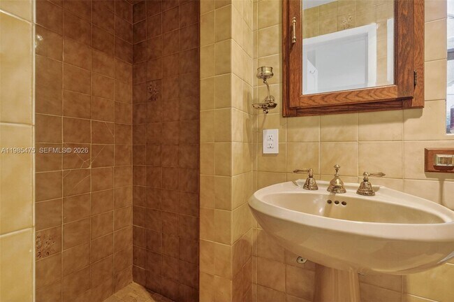 Building Photo - 1305 Alhambra Cir