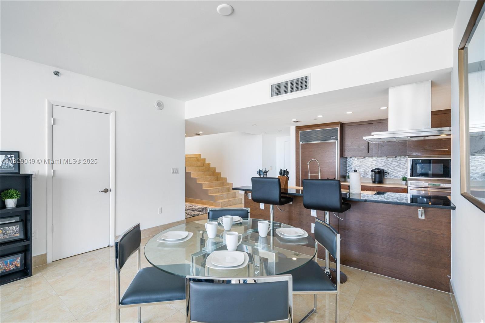 Building Photo - 495 Brickell Ave