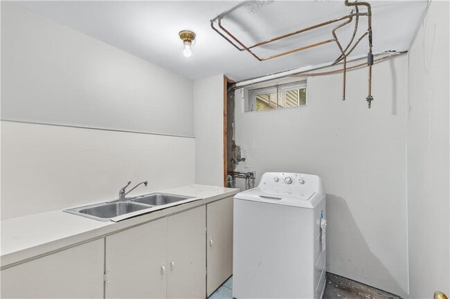 Building Photo - 51 Ambrose St