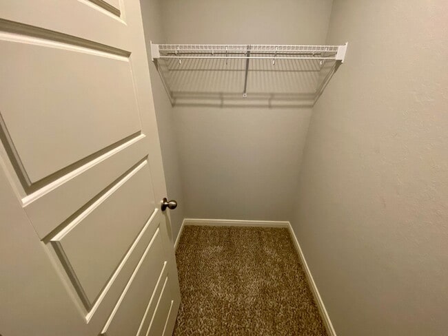 Building Photo - Great space w/ upstairs loft area as well!...