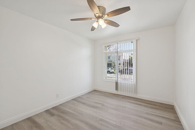 Building Photo - 337 Rexford Dr