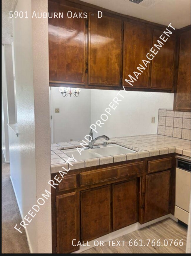 Building Photo - 5901 Auburn Oaks Dr