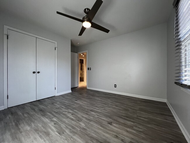 Building Photo - Fully Remodeled 3 Bedroom / 2.5 Bathroom i...