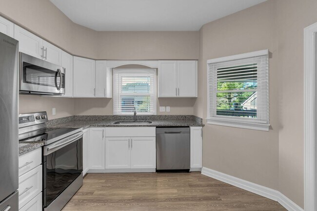 Building Photo - Awesome 2BE/2BA condo in Green Hills!
