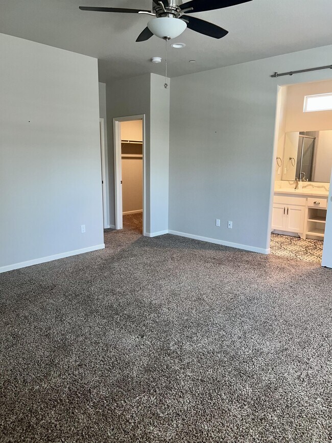 Building Photo - 233 Karen Ave