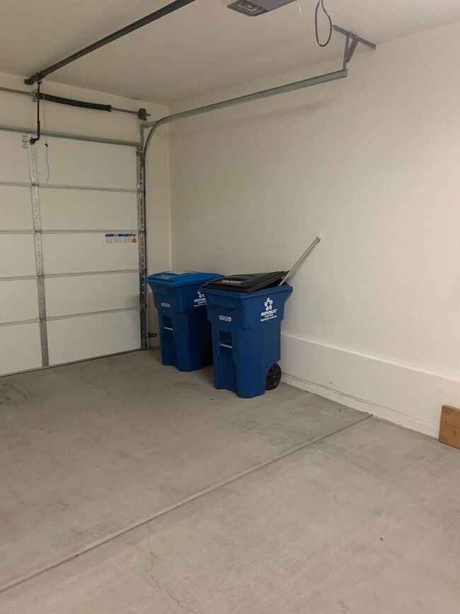 Building Photo - 2676 Chinaberry Hill St