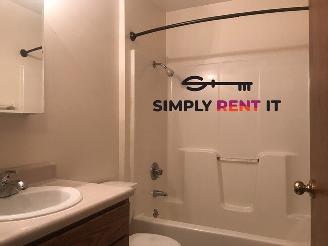 Building Photo - 2 Bedroom With Off-Street Parking in Nevada, IA