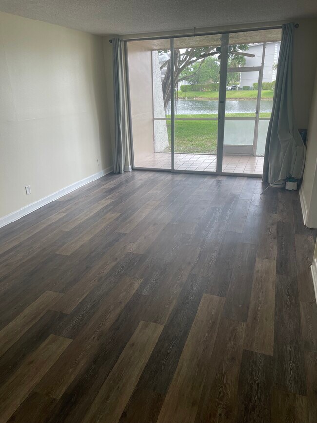 Building Photo - 9420 Poinciana Pl