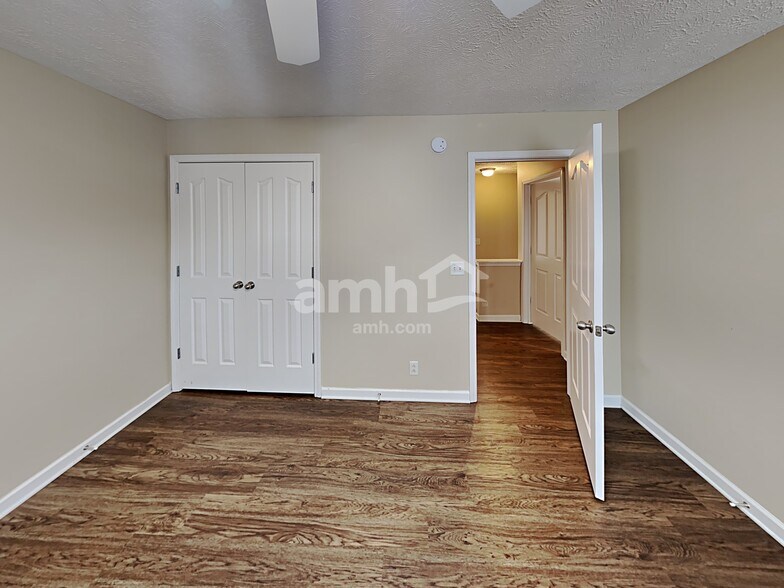 Building Photo - 3044 Donard Ct