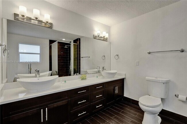 Building Photo - 3100 NE 56th Ct