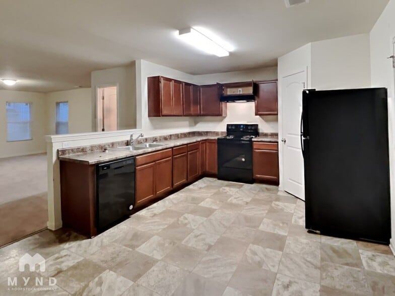 Building Photo - 2544 Piering Dr