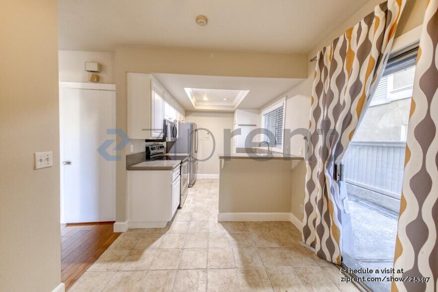 Building Photo - 2312 Ruhland Ave