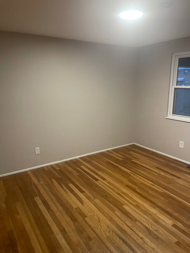 Building Photo - 3481 Reaver Ave