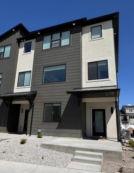 Building Photo - 864 W 900 S