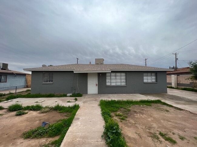 Building Photo - Bright & Comfortable Living in Prime Phoenix Location