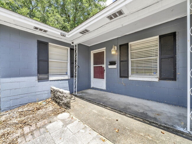 Building Photo - 627 Ferretti Ave