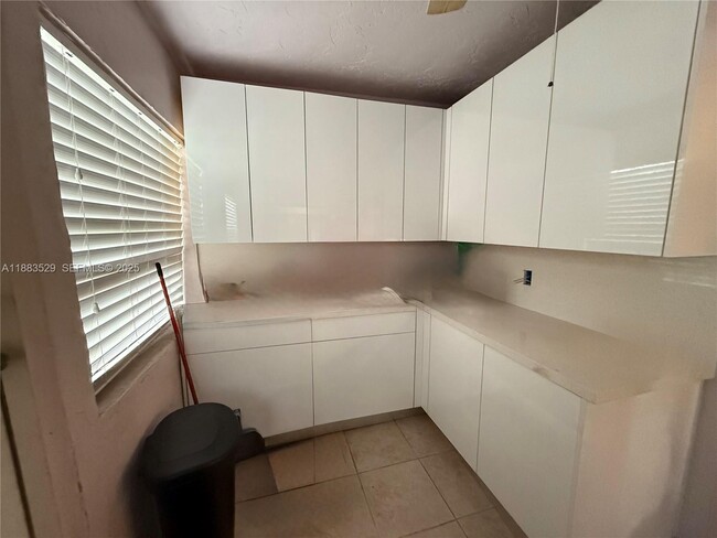 Building Photo - 27 Laredo Pl