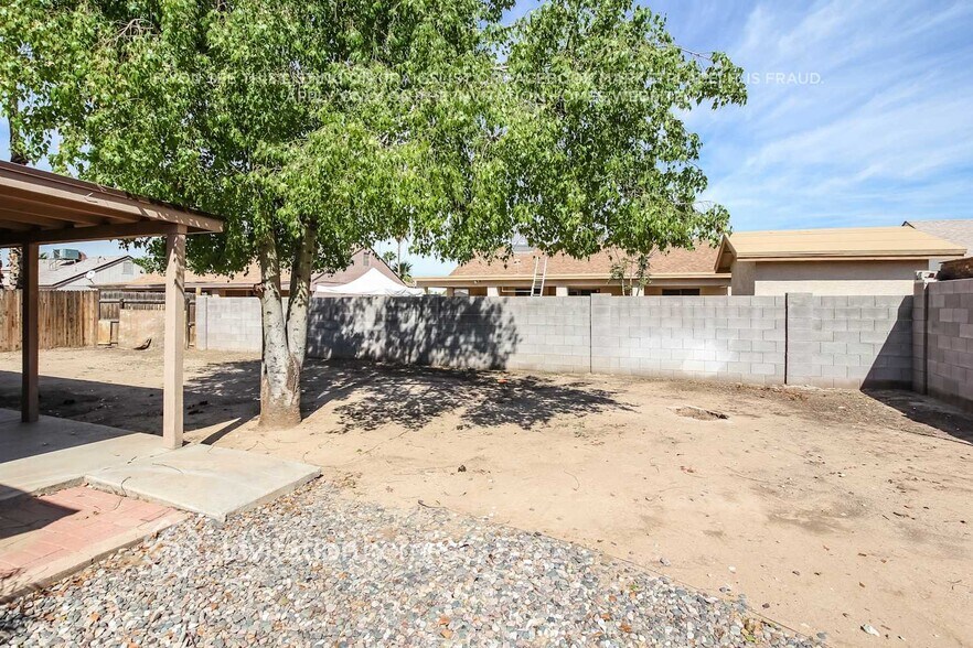 Building Photo - 7740 W Meadowbrook Ave