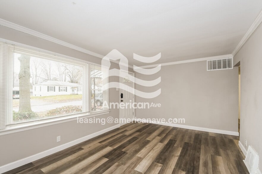 Building Photo - 1425 Akron Dr