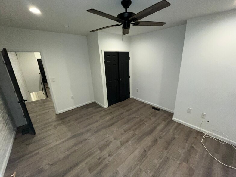 Building Photo - 2142 Penrose Ave