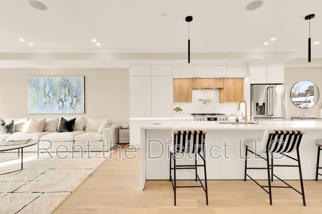 Building Photo - 1365 Perry Pl NW