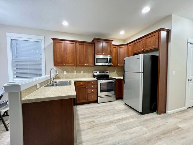 Building Photo - Meticulously maintained