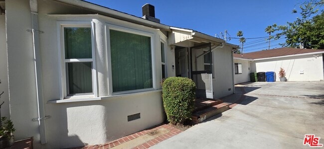 Building Photo - 5444 Hermitage Ave
