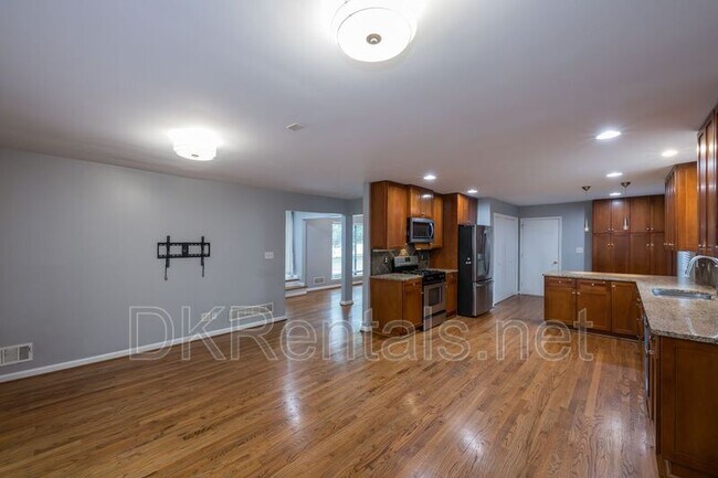 Building Photo - 1125 Trailmore Dr