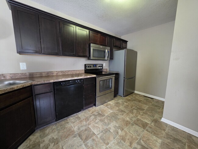 Building Photo - 3901 Marigold Dr