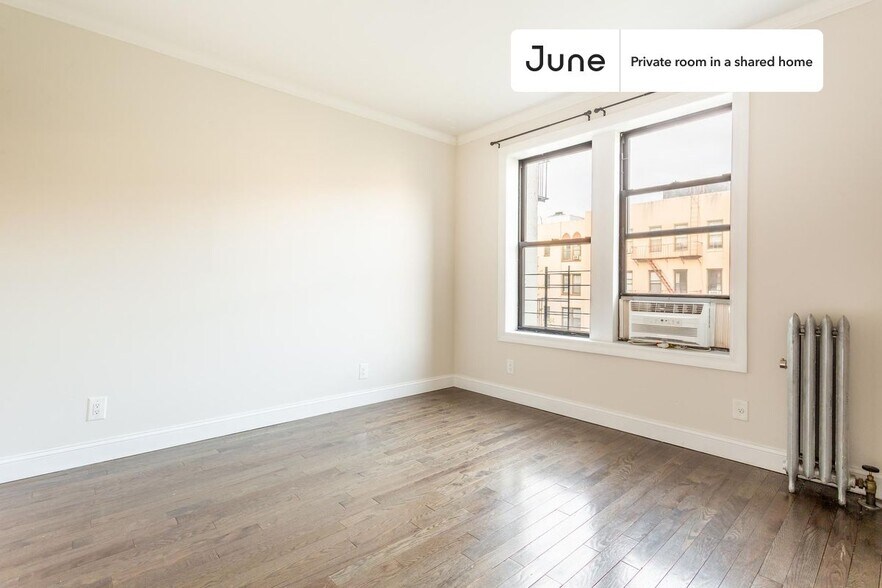Building Photo - Private bedroom in 4 bed/1 bath Home