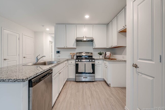 Building Photo - Super cute 3 Bedroom 2 Bath Home Southside...