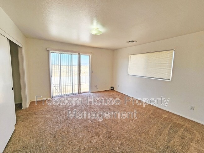 Building Photo - 2341 E Calvada Blvd