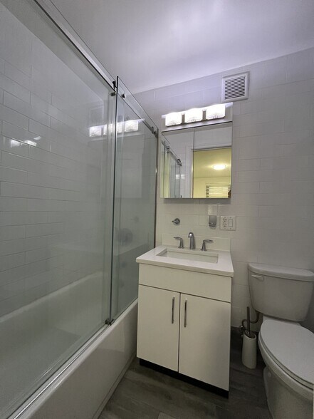 Building Photo - 96 Fifth Avenue