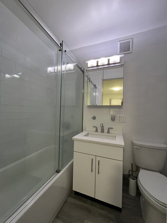 Building Photo - 96 Fifth Avenue