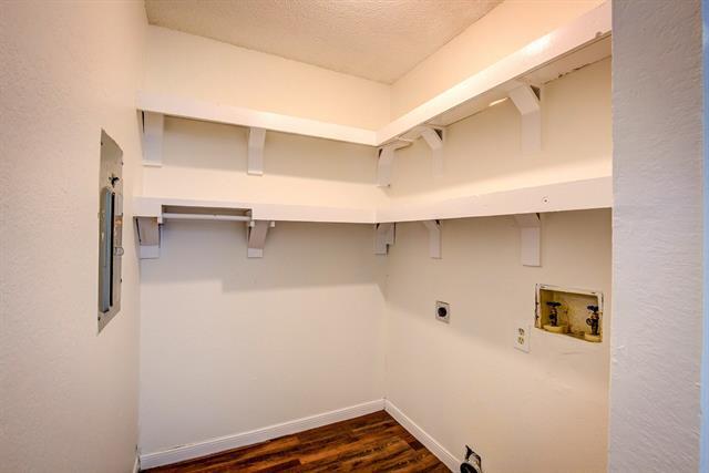 Building Photo - 2441 Sweetwood Dr