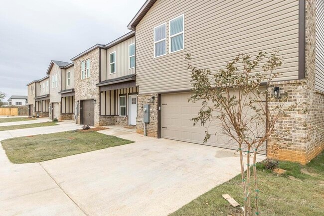 Building Photo - 316 Beau Claire Cir