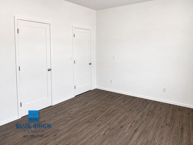 Building Photo - 13441 Vanowen St