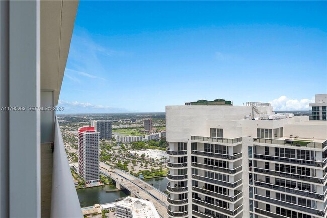 Building Photo - 1830 S Ocean Dr