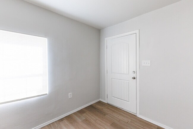 Primary Photo - 401 Chestnut St