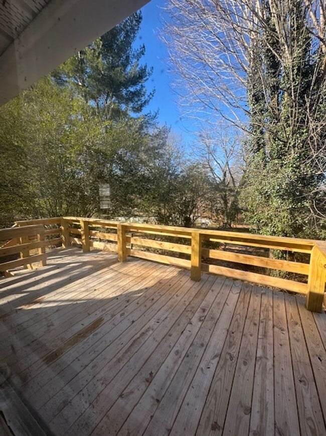 Building Photo - Renovated single family in downtown Lexington