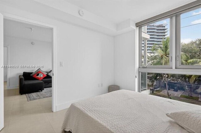 Building Photo - 13800 Highland Dr