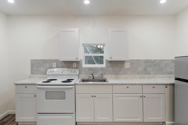 Building Photo - 6500 Nathan Ave