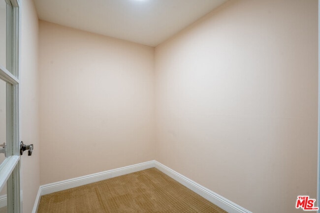Building Photo - 616 S Wilton Pl