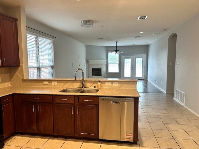 Building Photo - 5733 Pebble Ridge Dr