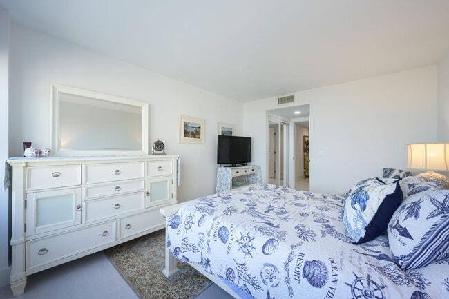 Building Photo - 3589 S Ocean Blvd