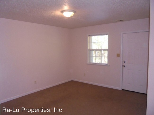 Building Photo - 220 Pitts St