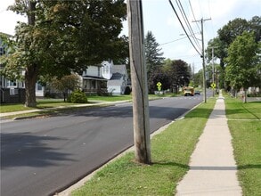 Building Photo - 119 River St