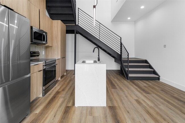 Building Photo - 5614 Larkin St